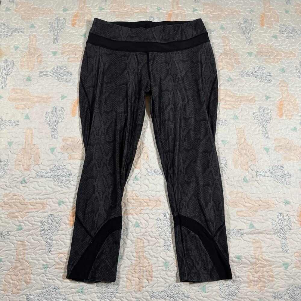 Avia Black Snakeskin Print Athletic Leggings Women’s Small Cropped